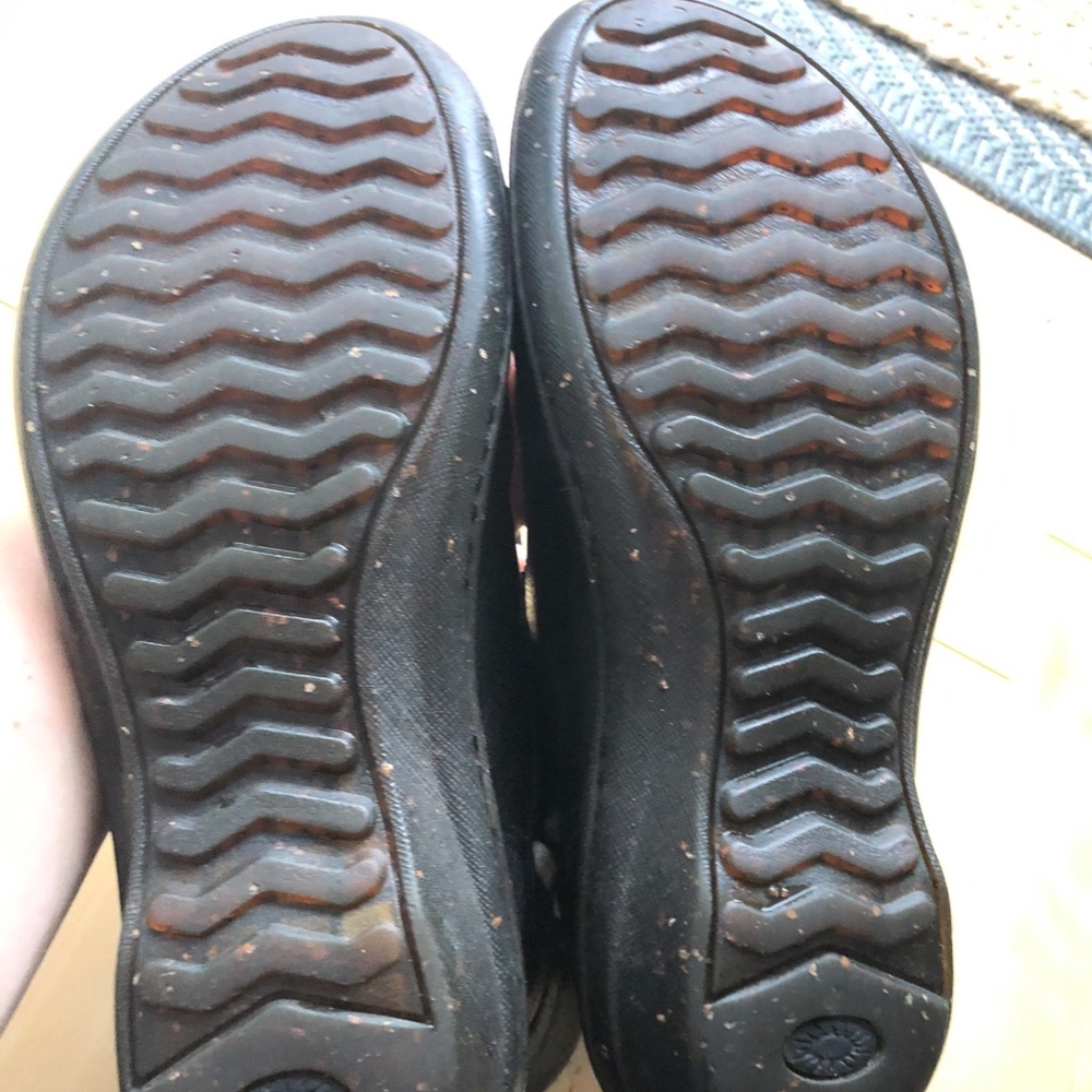 UGG Caspia Boots - Picture 5 of 7